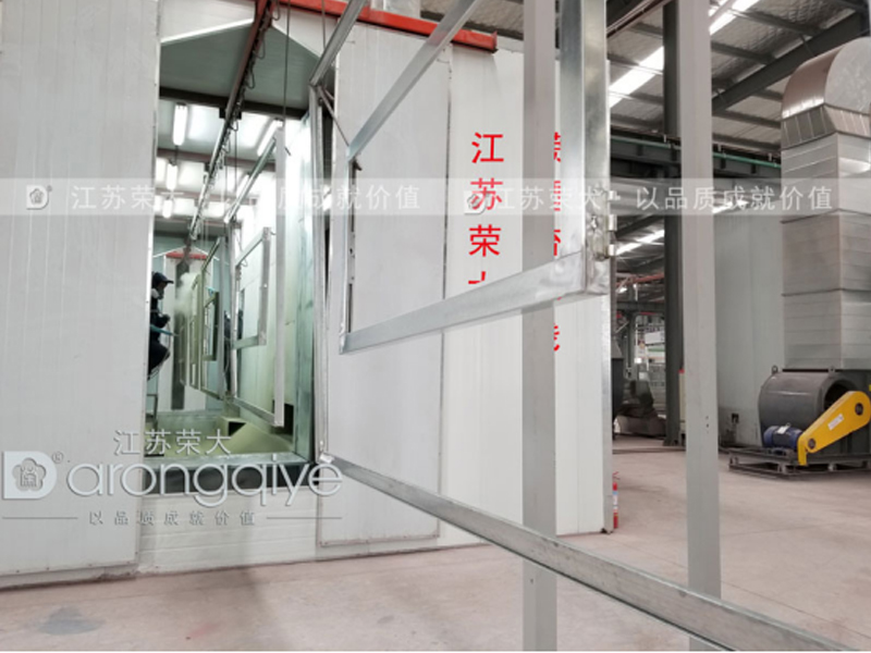 公交候車(chē)亭廠家噴塑流水線(xiàn)原來(lái)長(zhǎng)這樣配圖二