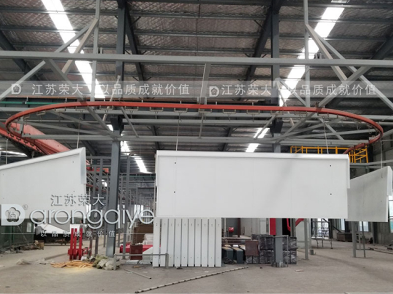 公交候車(chē)亭廠家噴塑流水線(xiàn)原來(lái)長(zhǎng)這樣配圖三