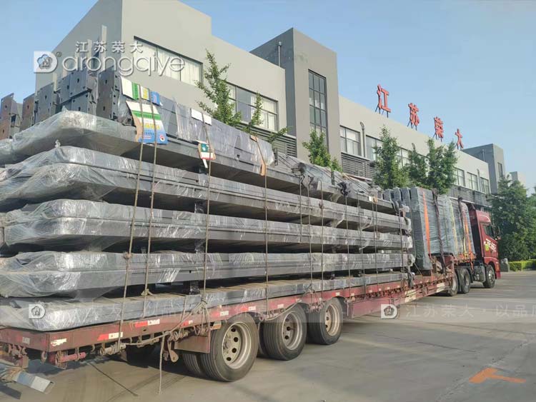 江蘇榮大智能公交站臺(tái)三車(chē)齊發(fā)配圖一