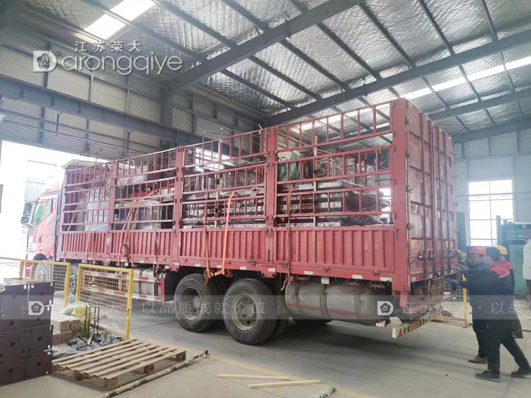 安徽智慧公交候車(chē)亭第二次發(fā)貨