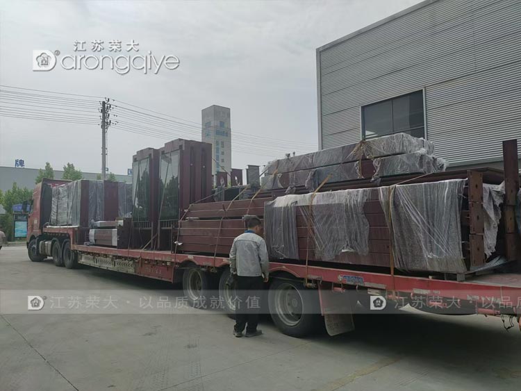 山東智能候車亭迎來第十四批發(fā)貨，江蘇榮大再顯制造實(shí)力